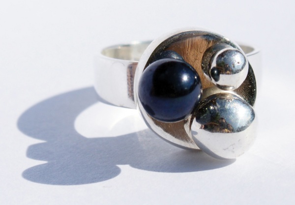 Basic Pearl 02 – Dark pearl ring – Trend Setter at Pret a Porter Paris Fashion Week 2011