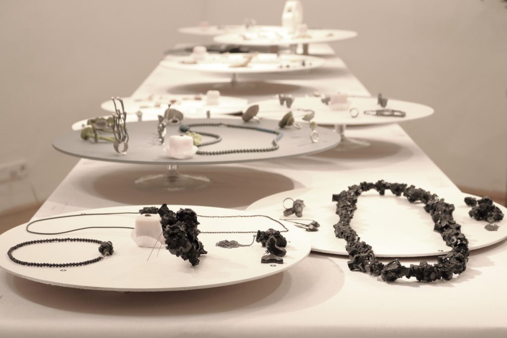 jewelry studio, art jewelry exhibition. Izabella Petrut contemporary jewelry design. Atelier Stossimhimmel Vienna